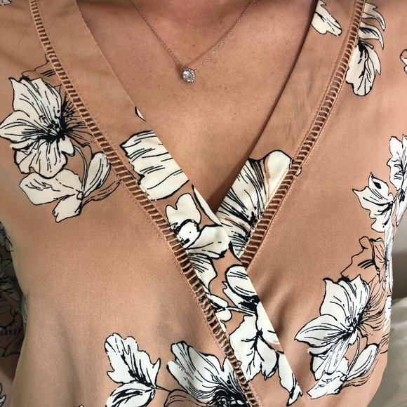 Solddd Outtt - Picture 3 of 4